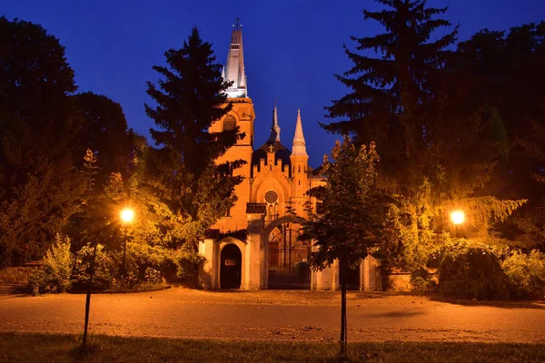 Het Kerkgebouw Nachts Verlicht Met Lampen Zomer — Stockfoto