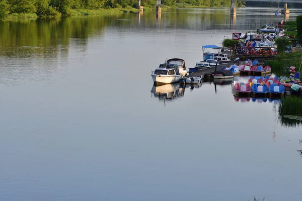 Motorboats Boats Canoes Port Calm River Surface — Stock Photo, Image