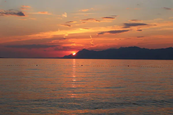 Farbenfroher Sonnenuntergang Strand Kroatien Dalmatien Makarska Seelandschaft Die Sonne Hinter — Stockfoto