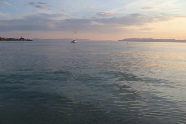 Gün Batımında Deniz Manzarası Denizde Sakinlik Bir Yaz Akşamı Ufukta — Stok fotoğraf