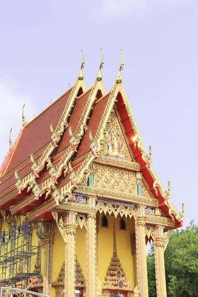 Templo tailandês cor do edifício de ouro — Fotografia de Stock