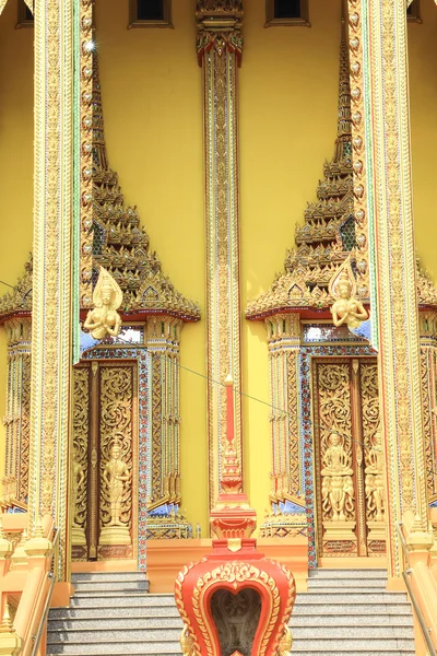 Temple thaïlandais détail porte d'entrée — Photo