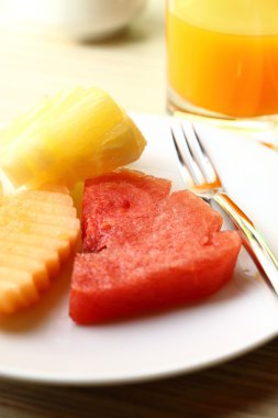 Meyve ve taze portakal suyu