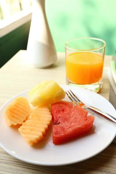 Fruits et jus d'orange frais — Photo