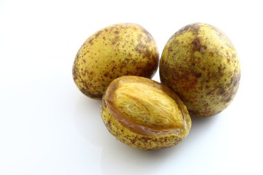  Spondias pinnata meyve