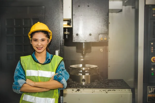 Concepto Del Talento Una Mujer Trabajadora Mecánica Técnicas Femeninas Fábricas — Foto de Stock