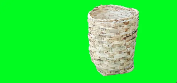 Corteccia Canna Tessuta Cesto Con Sfondo Verde — Foto Stock