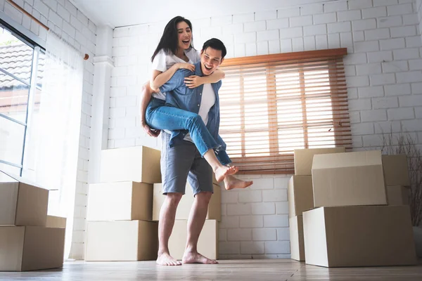 Asian Husband Carrying Hug His Wife Who Were Both Happy — Stock Photo, Image