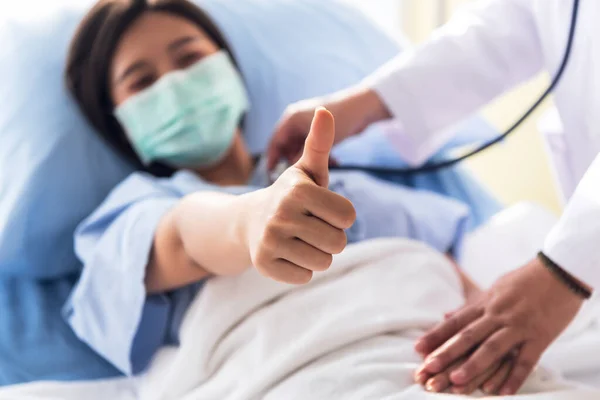 Imagens Suaves Desfocadas Doutor Usando Exame Físico Estetoscópio Pacientes Mulher — Fotografia de Stock