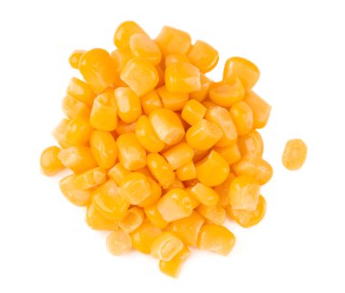 Beyaz arka planda izole edilmiş konserve mısır. Mısır turşusu. Üst görünüm.