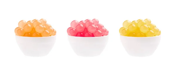 Mezclar las perlas de tapioca para té de burbuja aislado sobre fondo blanco. Perlas de Tapioca en tazón. — Foto de Stock