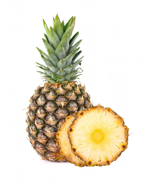 Ananas Geïsoleerd Een Hele Ananas Met Groene Bladeren Geïsoleerd Witte — Stockfoto