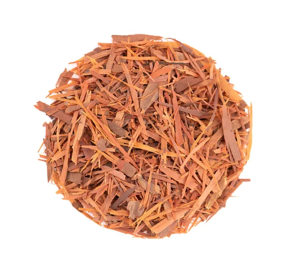 Lapacho bitki çayı, beyaz arka planda izole edilmiş. Doğal Taheeboo çayı. Pau darco otu. Tabebuia heptophylla. Üst görünüm.