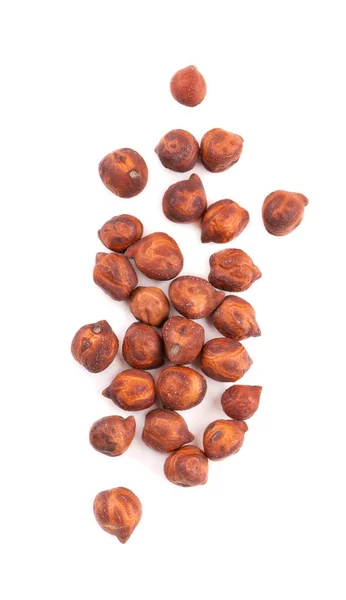 Högen med bruna kikärter, isolerad på vit bakgrund. Brun kikärta. Garbanzo, bengaliskt gram eller kikärtsböna. Ovanifrån. — Stockfoto
