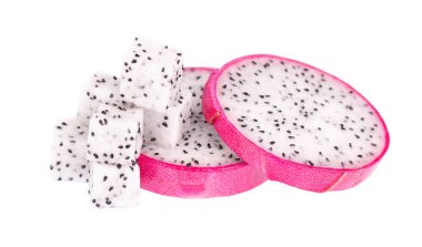 Ejderha meyvesi beyaz arka planda izole. Bir dilim taze Pitaya ya da kesme yolu olan Pitahaya meyvesi..