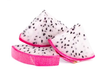 Ejderha meyvesi beyaz arka planda izole. Bir dilim taze Pitaya ya da kesme yolu olan Pitahaya meyvesi..