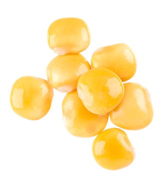 Beyaz arka planda izole edilmiş turşulu sarı lupin fasulyesi. Tournus, korunmuş lupinus. Üst görünüm.