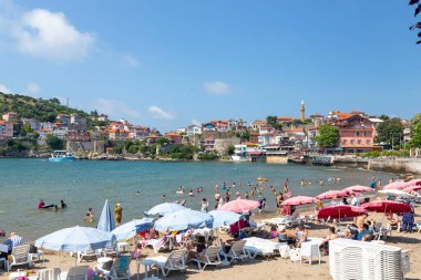 Amasra şehri - Amasra, Bartin - Karadeniz Bölgesi / Türkiye 'de küçük bir deniz tatil beldesi.