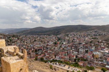 Tarihi Bayburt şatosundan şehir manzarası