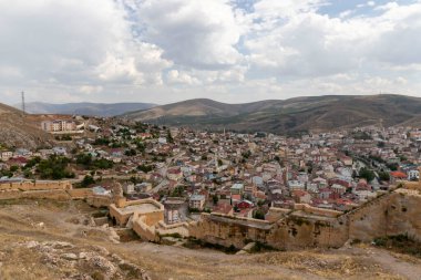 Tarihi Bayburt şatosundan şehir manzarası