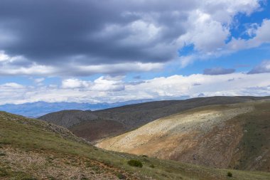 Kelkit, Gumushane sınırları içindeki harika çim dağlarının muhteşem manzarası