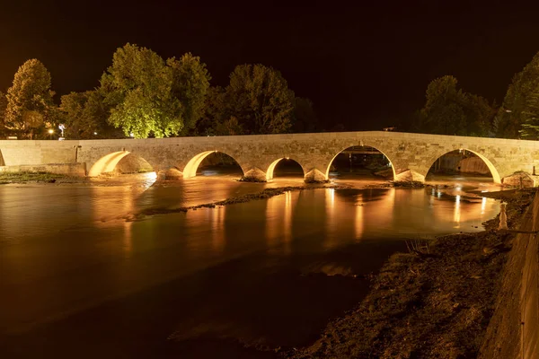 Amasya Nın Taova Bölgesindeki Tarihi Taş Köprünün Gece Çekimi — Stok fotoğraf