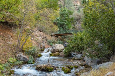Tomara Şelalesi ve Ziyaretçiler, Ulusal Doğa Parkı, Gumushane, Siran Bölgesi, Seydibaba Köyü.