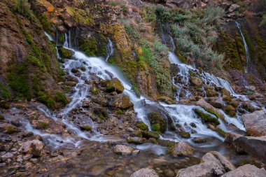 Tomara Şelalesi ve Ziyaretçiler, Ulusal Doğa Parkı, Gumushane, Siran Bölgesi, Seydibaba Köyü.