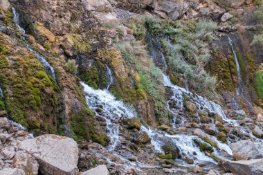 Tomara Şelalesi ve Ziyaretçiler, Ulusal Doğa Parkı, Gumushane, Siran Bölgesi, Seydibaba Köyü.