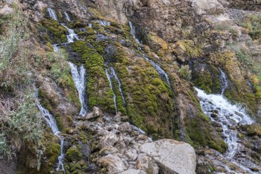 Tomara Şelalesi ve Ziyaretçiler, Ulusal Doğa Parkı, Gumushane, Siran Bölgesi, Seydibaba Köyü.