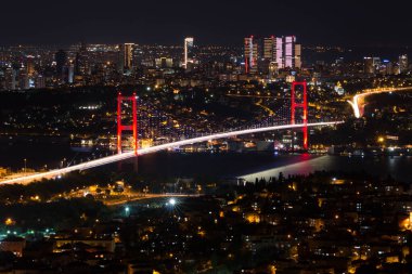 Yeni adı 15 Temmuz şehit köprüsü olan Boğaz Köprüsü (Türk Bogazici Koprusu yeni ismi 15 temmuz sehitleri koprusu gece gorunusu)