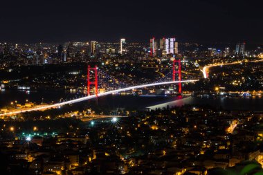 Yeni adı 15 Temmuz şehit köprüsü olan Boğaz Köprüsü (Türk Bogazici Koprusu yeni ismi 15 temmuz sehitleri koprusu gece gorunusu)