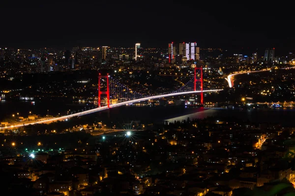 Yeni adı 15 Temmuz şehit köprüsü olan Boğaz Köprüsü (Türk Bogazici Koprusu yeni ismi 15 temmuz sehitleri koprusu gece gorunusu)