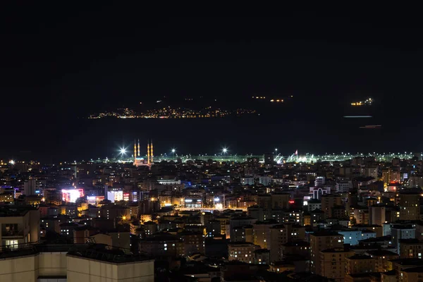 Vista Nocturna Del Distrito Maltepe Estambul Tomada Parte Asiática Ciudad —  Fotos de Stock