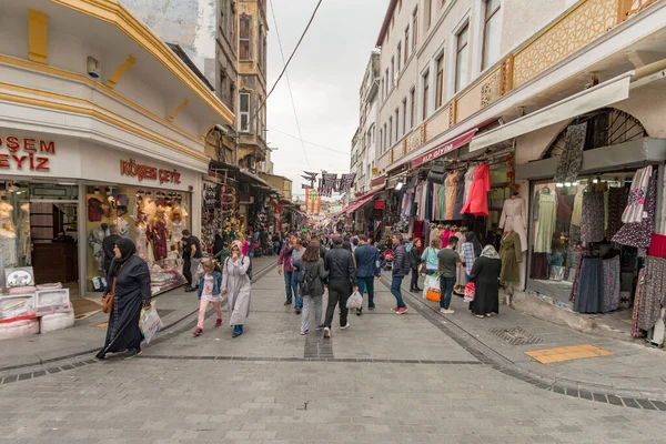 Istanbul Turquía Junio 2020 Eminonu Las Personas Que Compran Mahmut — Foto de Stock