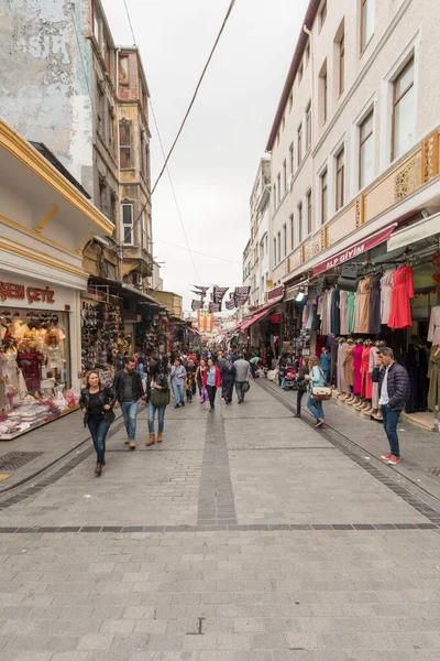 伊斯坦布尔 土耳其 2020年6月11日 在Mahmut Pasa Mercan购物的埃米诺努人 — 图库照片