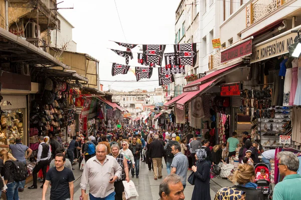 Istanbul Turquia Junho 2020 Eminonu Pessoas Que Fazem Compras Mahmut — Fotografia de Stock