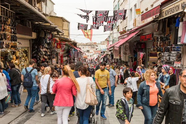 Istanbul Turquía Junio 2020 Eminonu Las Personas Que Compran Mahmut — Foto de Stock