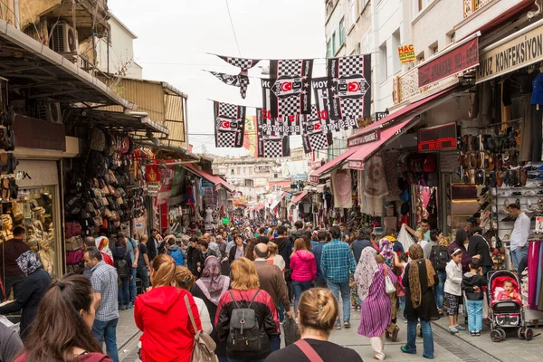 Istanbul Turquia Junho 2020 Eminonu Pessoas Que Fazem Compras Mahmut — Fotografia de Stock