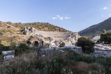 Türkiye 'nin Efes kentindeki Celsius Kütüphanesi harabeleri güzel bir yaz gününde