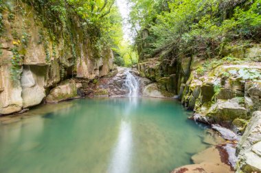 Türkiye 'nin Efes kentindeki Celsius Kütüphanesi harabeleri güzel bir yaz gününde