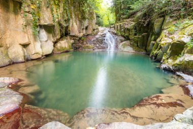 Türkiye 'nin Efes kentindeki Celsius Kütüphanesi harabeleri güzel bir yaz gününde