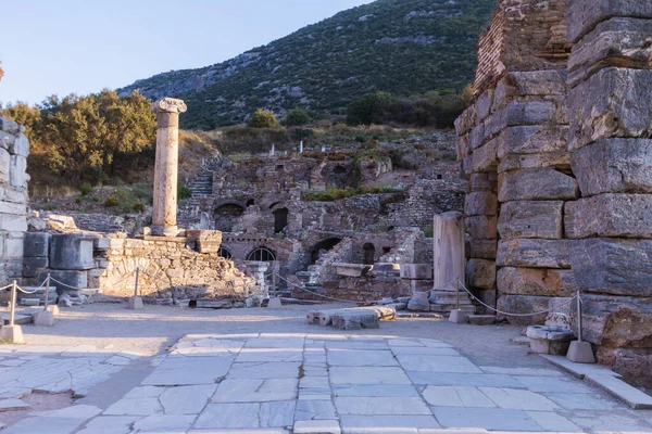 Türkiye Nin Efes Kentindeki Celsius Kütüphanesi Harabeleri Güzel Bir Yaz — Stok fotoğraf