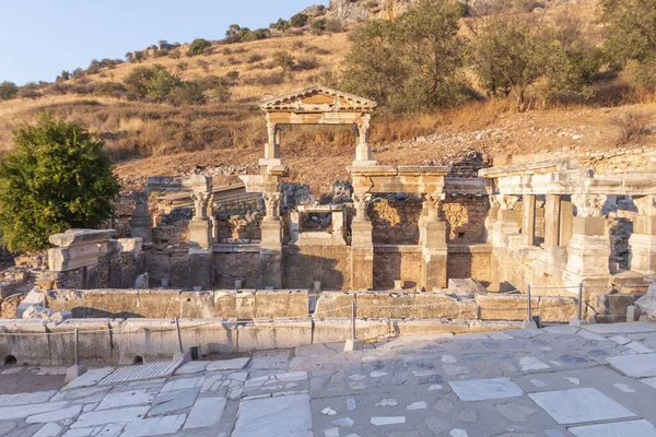 Romok Celsius Könyvtár Ókori Város Ephesus Törökország Egy Gyönyörű Nyári — Stock Fotó