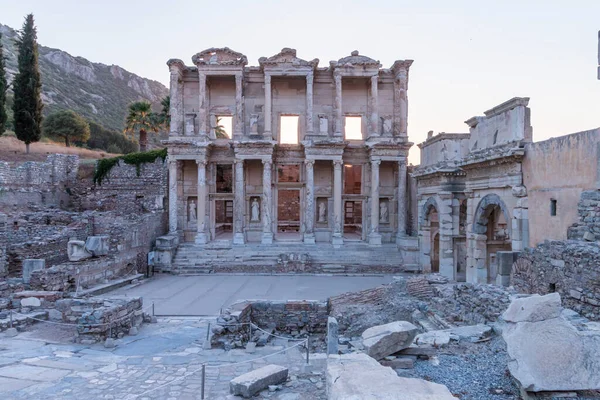 Türkiye Nin Efes Kentindeki Celsius Kütüphanesi Harabeleri Güzel Bir Yaz — Stok fotoğraf