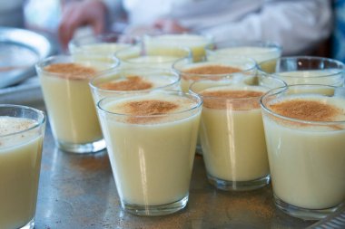 Cam bardakta şarap içmek, kışın tercih edilir.