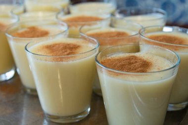 Cam bardakta şarap içmek, kışın tercih edilir.