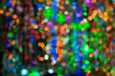 Arkaplandaki renkli ışıklarda Bokeh etkisi