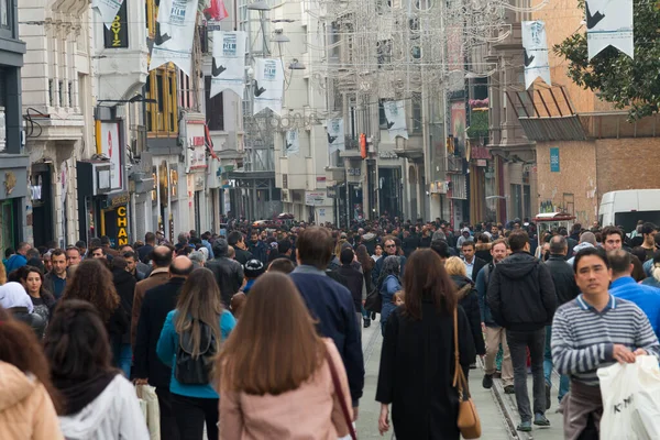 Rua Istiklal Taksim Sempre Uma Rua Lotada Movimentada Vibrante Linha — Fotografia de Stock