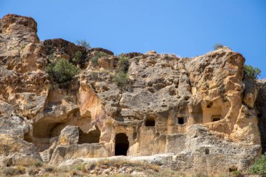 13. ve 15. yüzyıllar arasında inşa edildiği tahmin edilen Gumushane köyündeki Çakırkaya Manastırı 'nın 65 metre yüksekliğindeki oyması, Çakırkaya Manastırı tarafından kazanılacak..